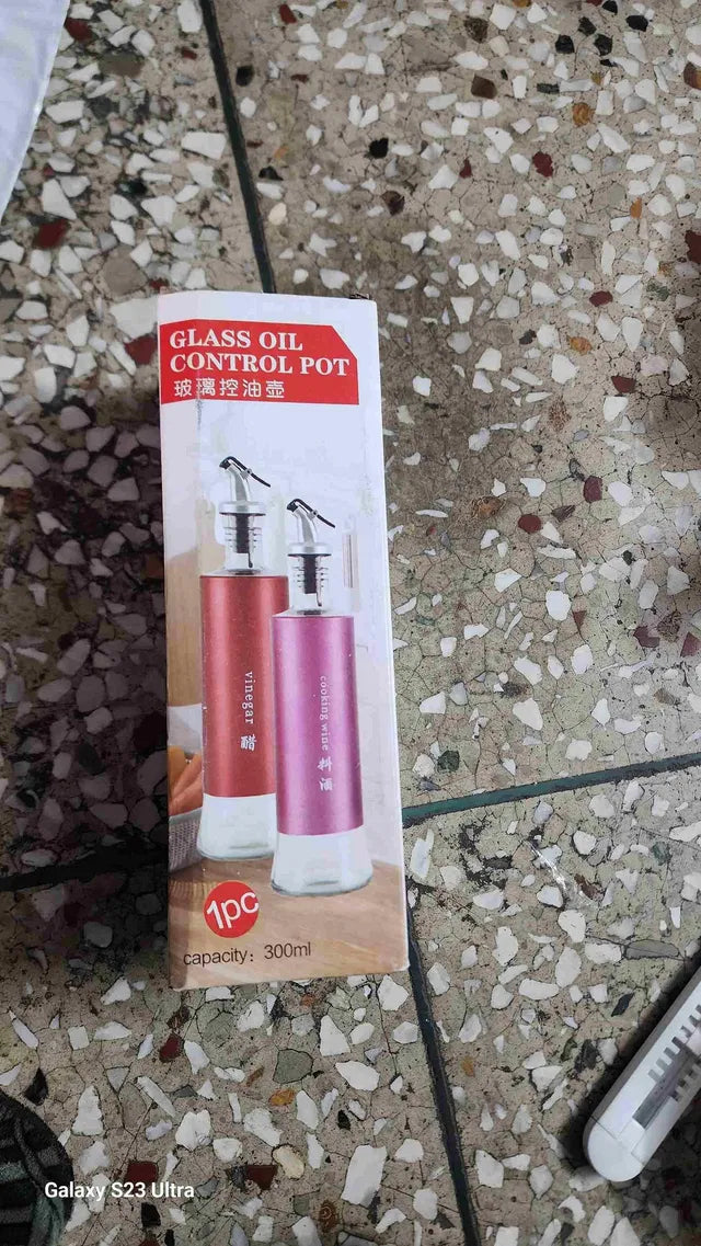 Auto-Close Oil Dispenser Bottle – Mess-Free & Leak-Proof