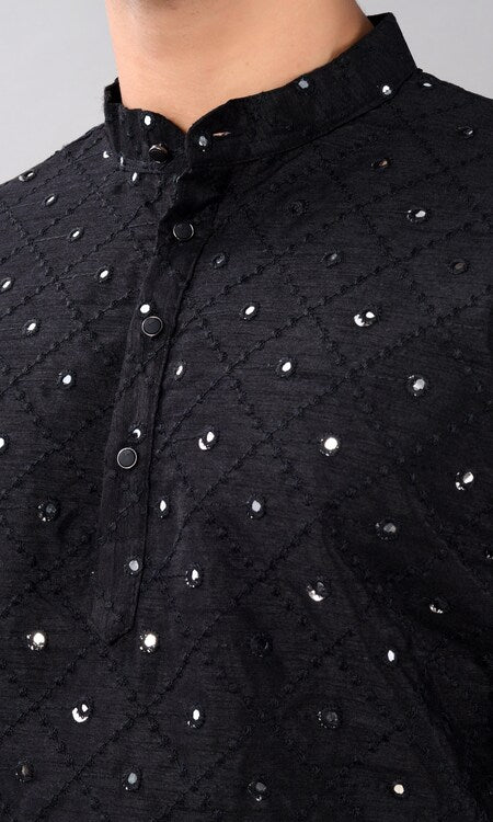 Villain Men’s Silk Blend Kurta with Mandarin Collar & Mirror Work
